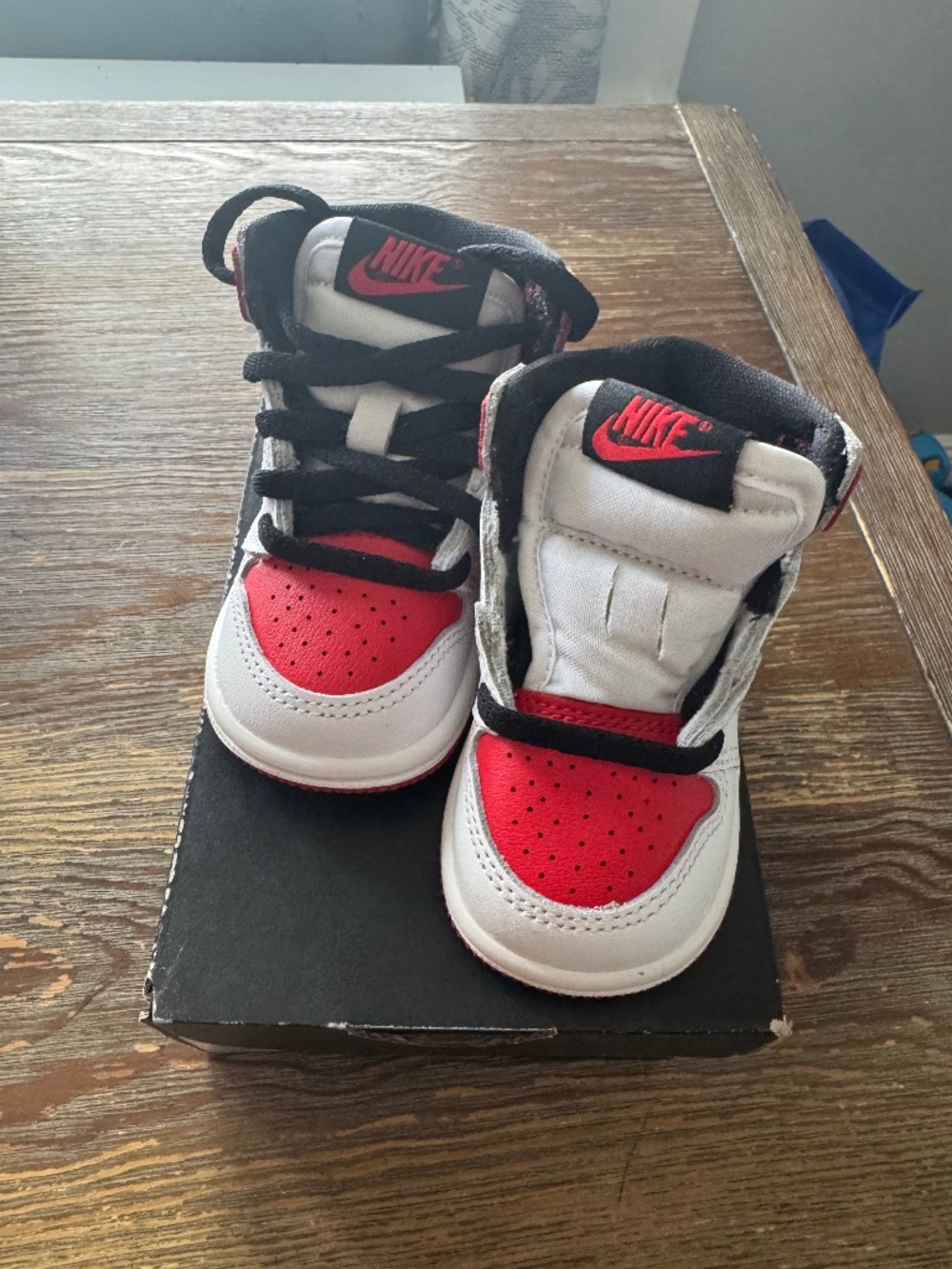 Jordan 1 Retro High white university red/ black